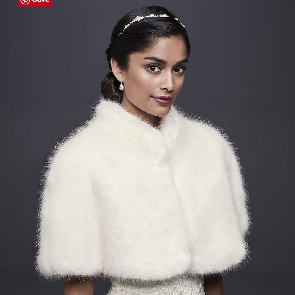 David's Bridal Ivory Faux Fur Caplet w/ Collar